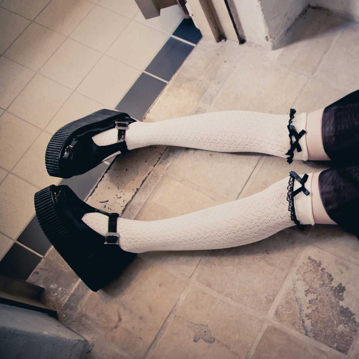 Leg Avenue - Crocheted Overknee socks - White